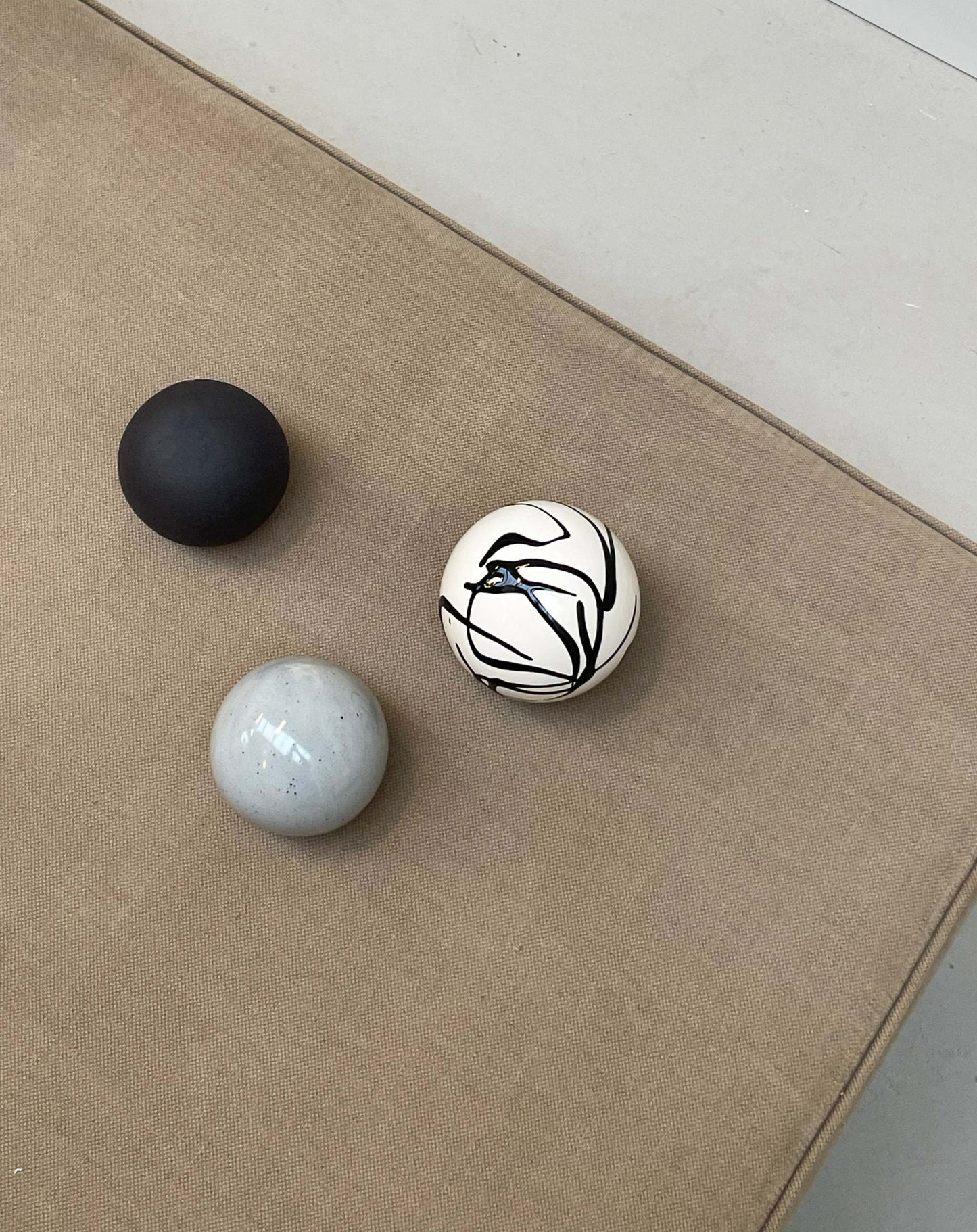 Set of 3 pieces •⁠ Matte Black •⁠ Gravity •⁠ Artsy Swirl