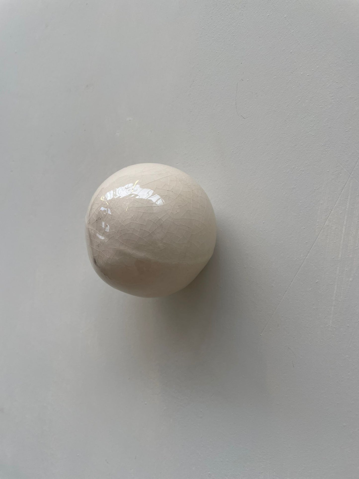 "SCULPTURE EN BOULE" Pearl white