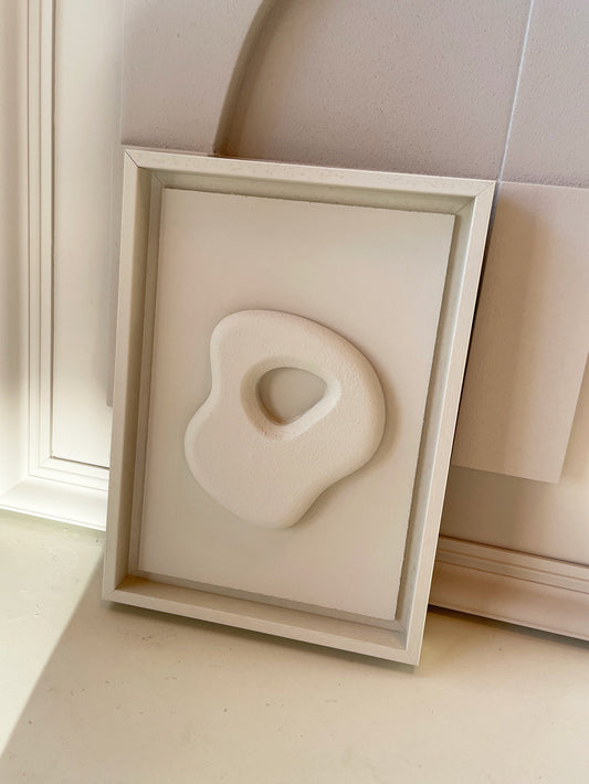 Eco-friendly organic stone artwork by Edith Beurskens in shadow white, framed in 30x21 cm.